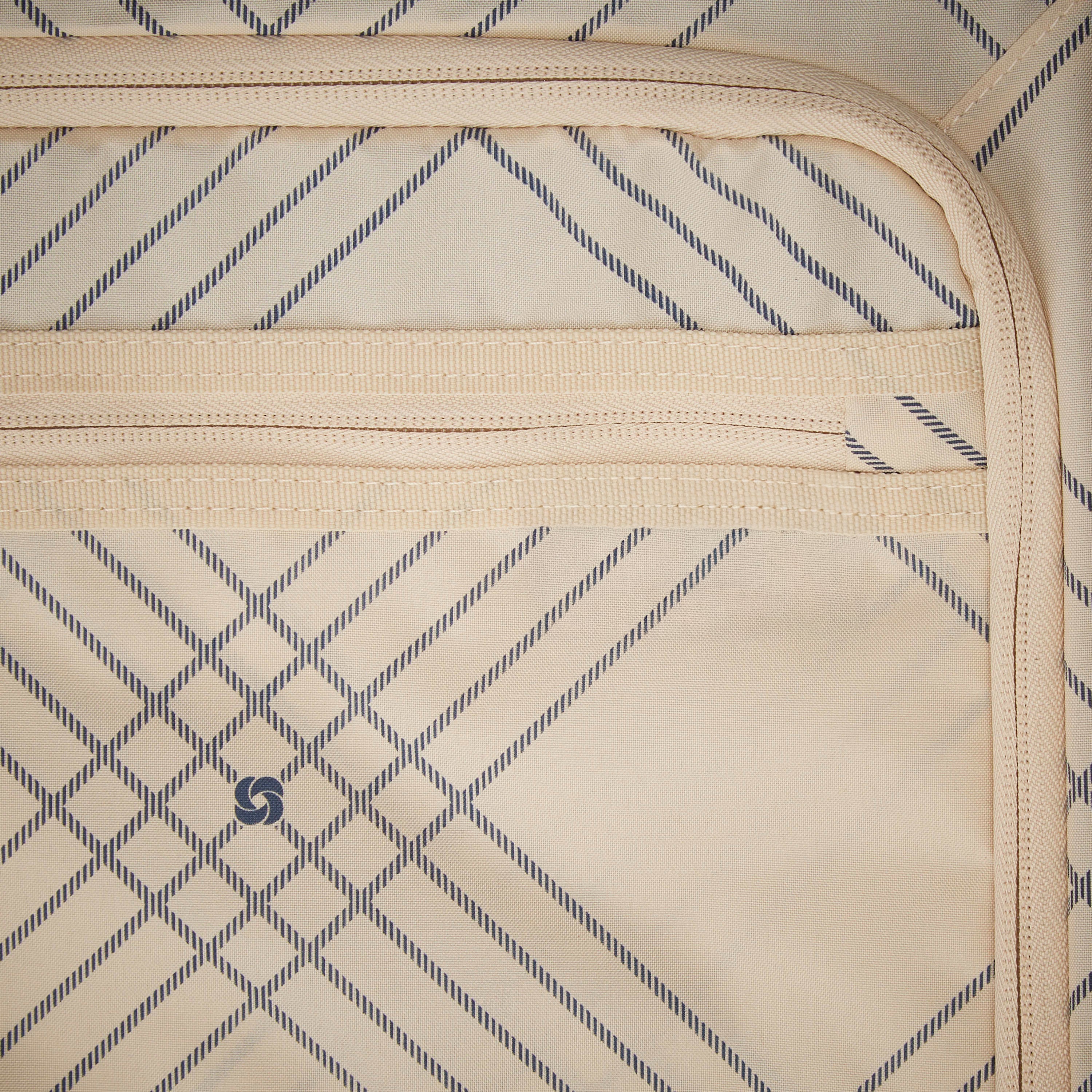 149198-2136_D498_MATERIAL