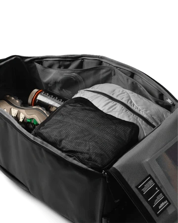 Hugger_Roller_Black_Out_60L-5_cbfc6209-1541-477c-846a-82e3c0f97fb6